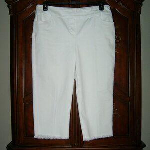 Alfred Dunner Pull On Petite White Cropped Pants, Size 14P